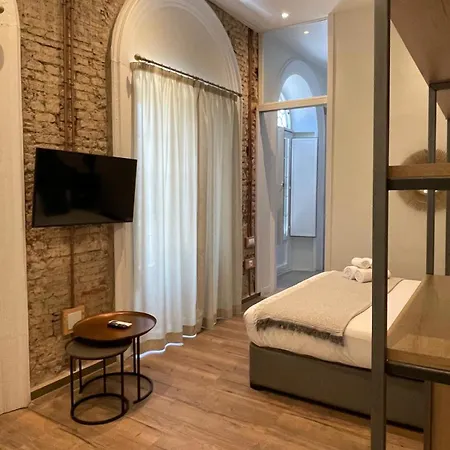 Art Apartment *
