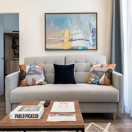 Art Apartment *